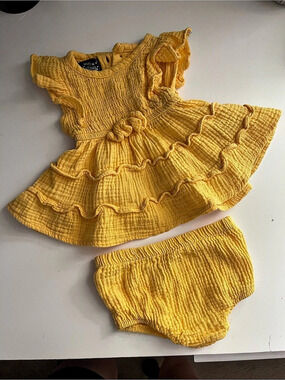 Yellow Ruffle Dress Set Size 6-9M Like New